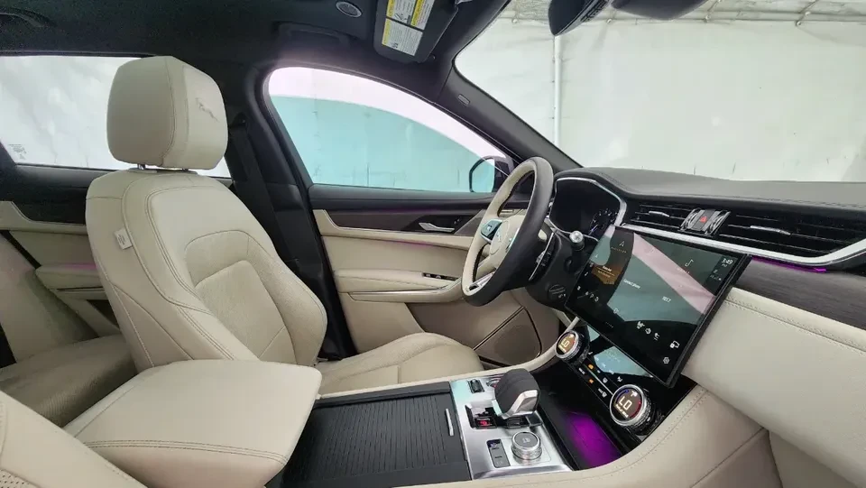 2022 Jaguar F-Pace - Image 17 of 20