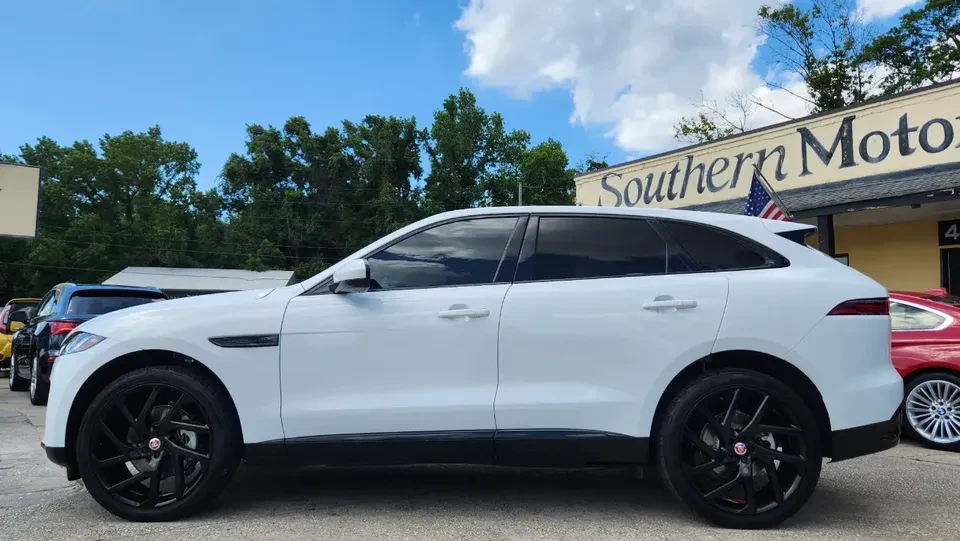 2022 Jaguar F-Pace - Image 3 of 20