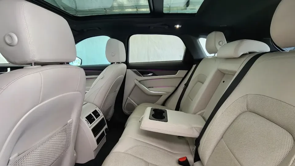 2022 Jaguar F-Pace - Image 19 of 20
