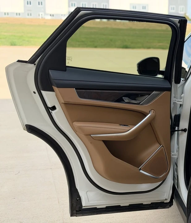 2022 Jaguar F-Pace - Image 11 of 20