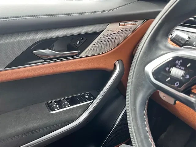 2022 Jaguar F-Pace SVR - Image 9 of 13