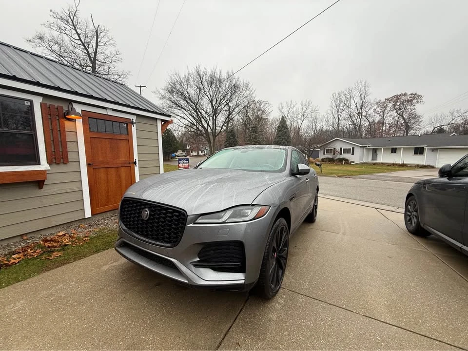 2022 Jaguar F-Pace - Image 2 of 10