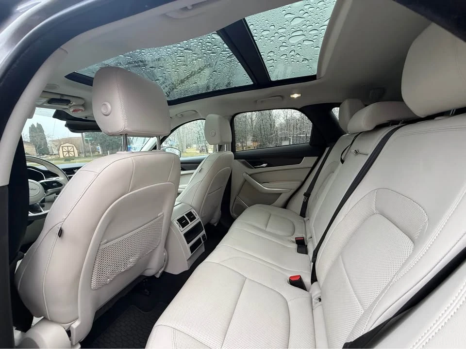 2022 Jaguar F-Pace - Image 5 of 10