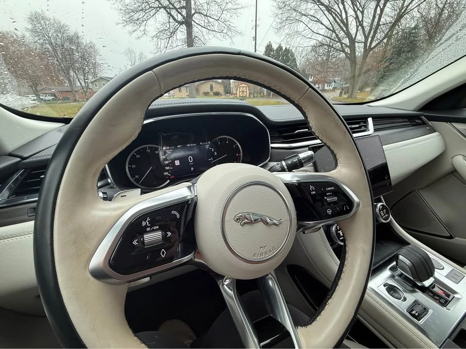 2022 Jaguar F-Pace - Image 9 of 10