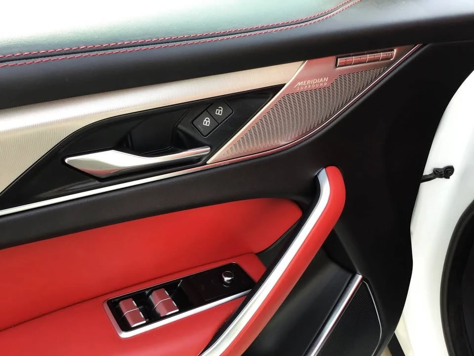 2022 Jaguar F-Pace - Image 16 of 20