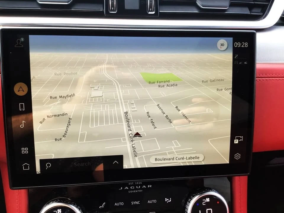 2022 Jaguar F-Pace - Image 13 of 20