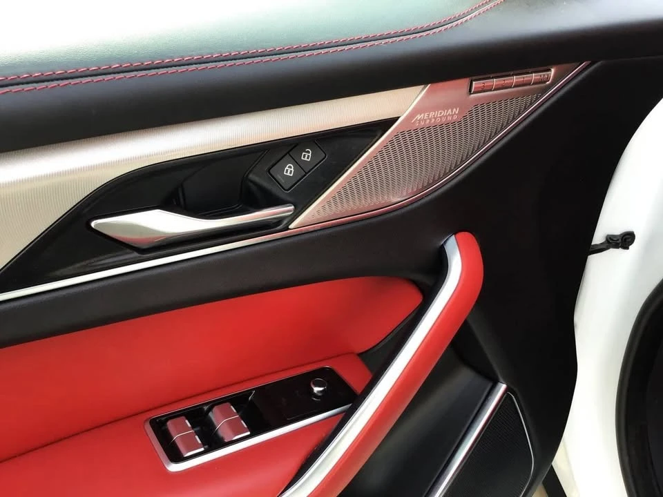 2022 Jaguar F-Pace - Image 16 of 20