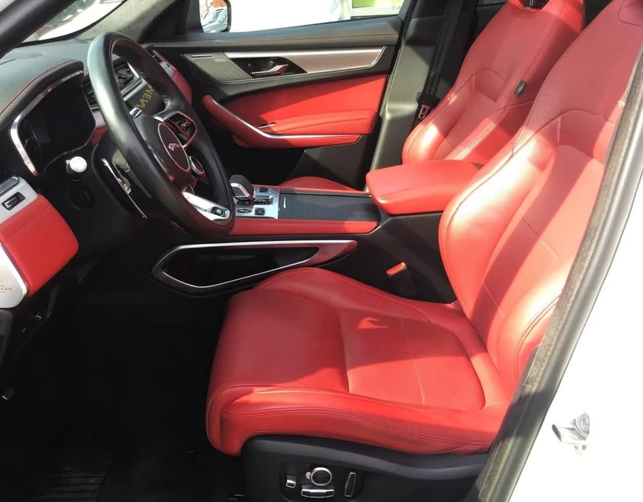 2022 Jaguar F-Pace - Image 15 of 20
