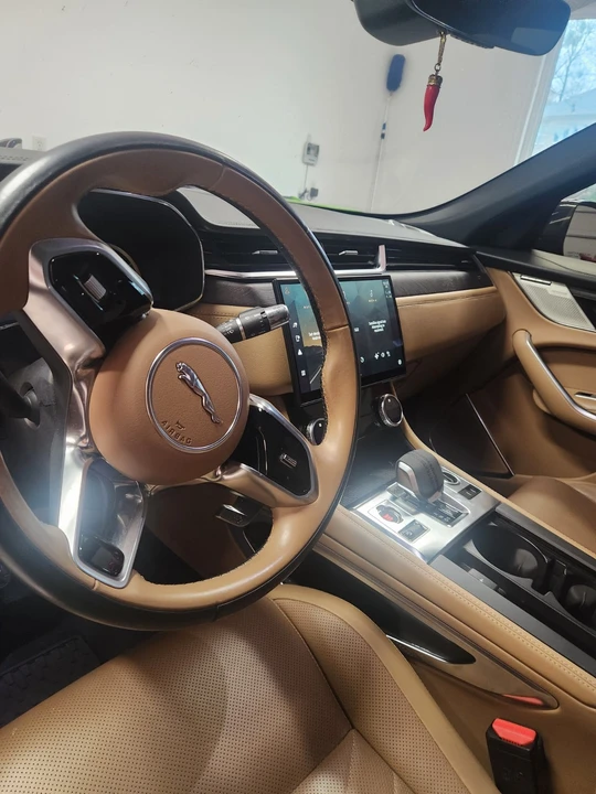 2022 Jaguar F-Pace - Image 5 of 10