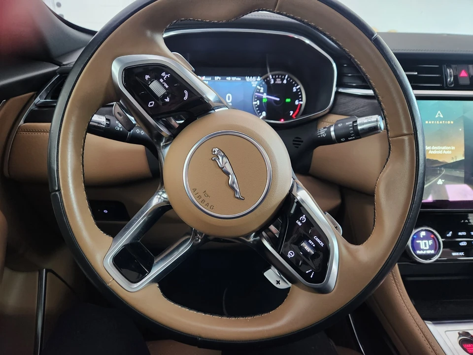 2022 Jaguar F-Pace - Image 9 of 10