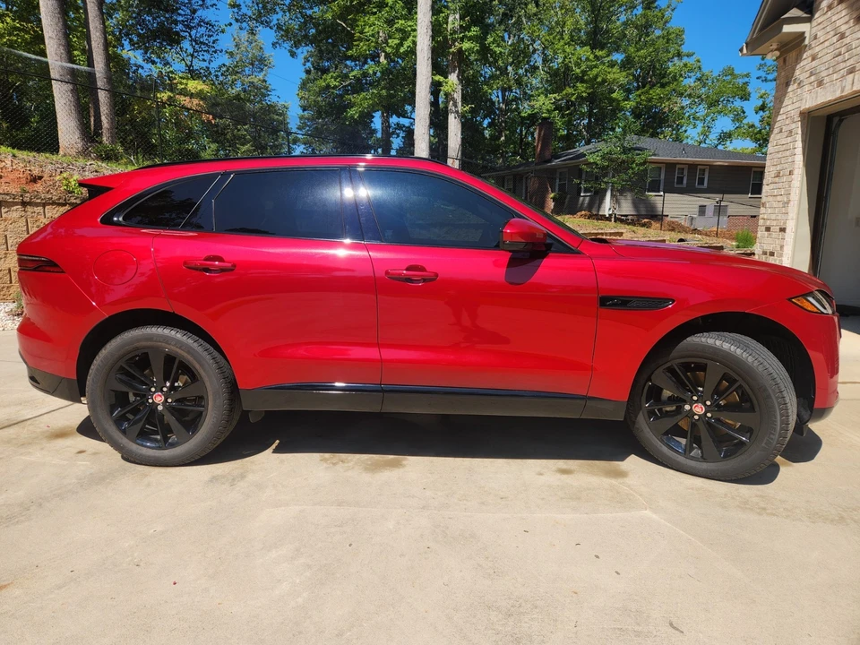 2022 Jaguar F-Pace - Image 2 of 10