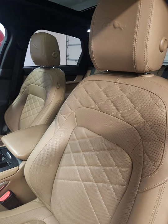 2022 Jaguar F-Pace - Image 6 of 10