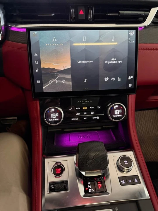 2022 Jaguar F-Pace SVR - Image 13 of 18