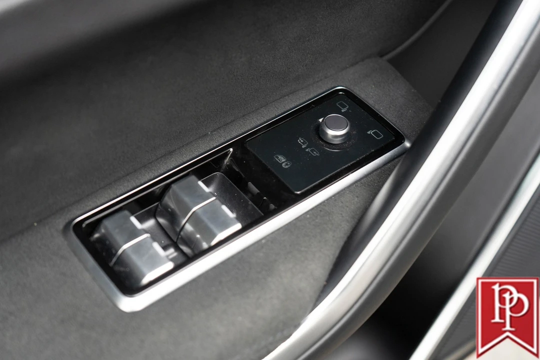 2022 Jaguar F-Pace SVR - Image 10 of 21