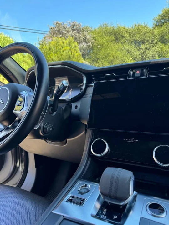 2022 Jaguar F-Pace - Image 11 of 18