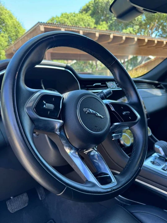 2022 Jaguar F-Pace - Image 7 of 18