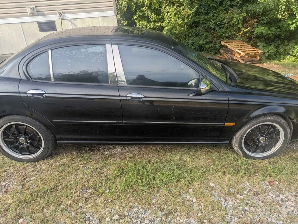 2022 Jaguar X-Type - Image 2 of 2