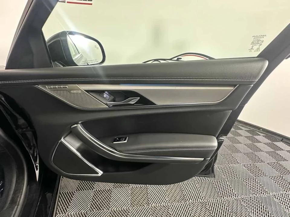 2022 Jaguar X260 XF - Image 17 of 21