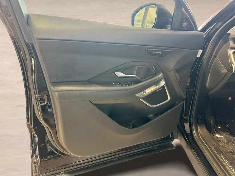2022 Jaguar E-Pace - Image 10 of 19