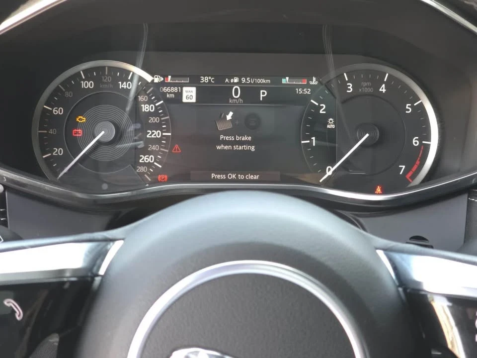 2022 Jaguar F-Pace - Image 9 of 18