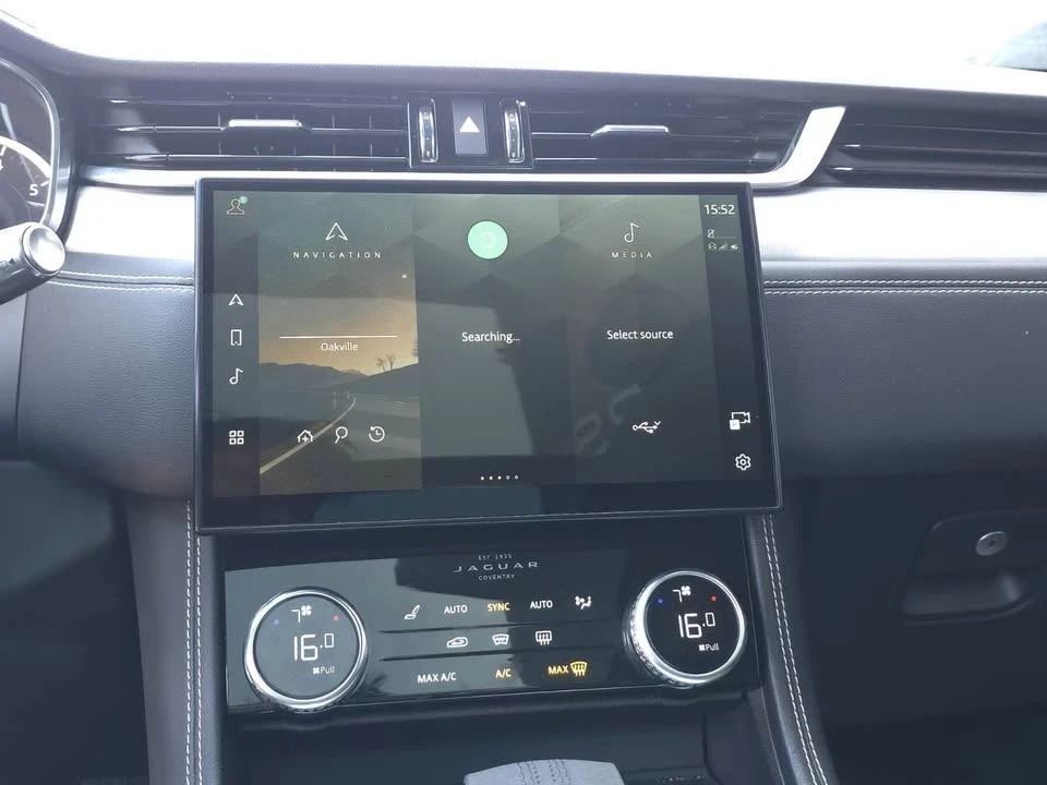 2022 Jaguar F-Pace - Image 8 of 18