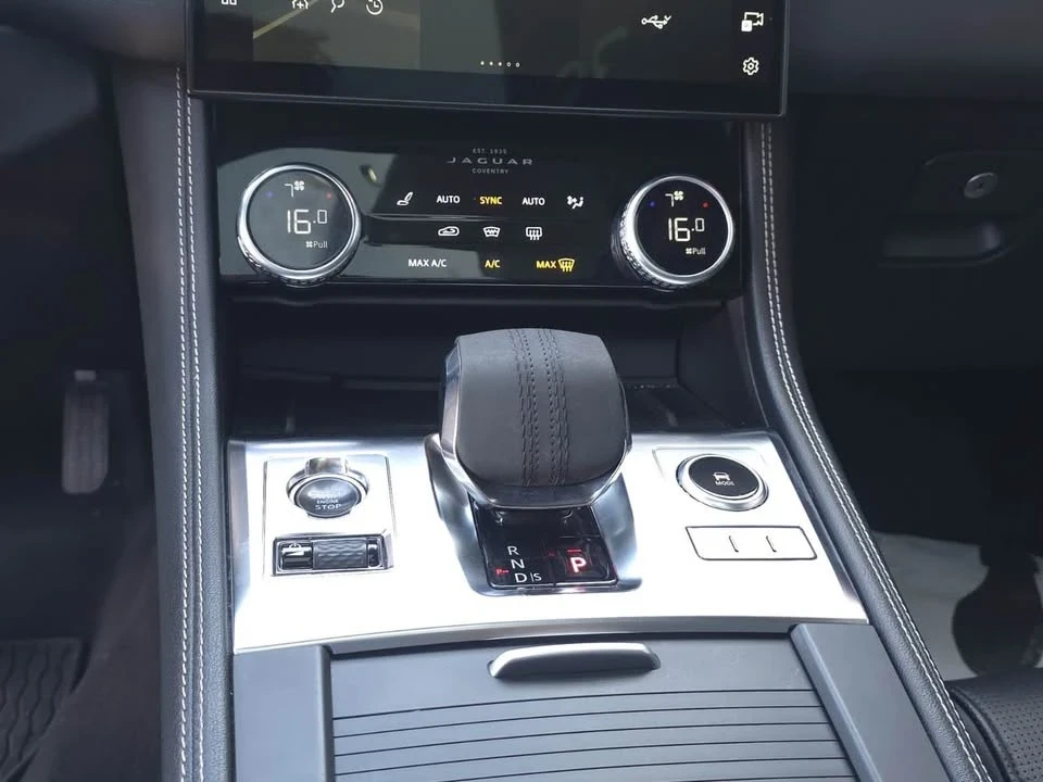 2022 Jaguar F-Pace - Image 6 of 18
