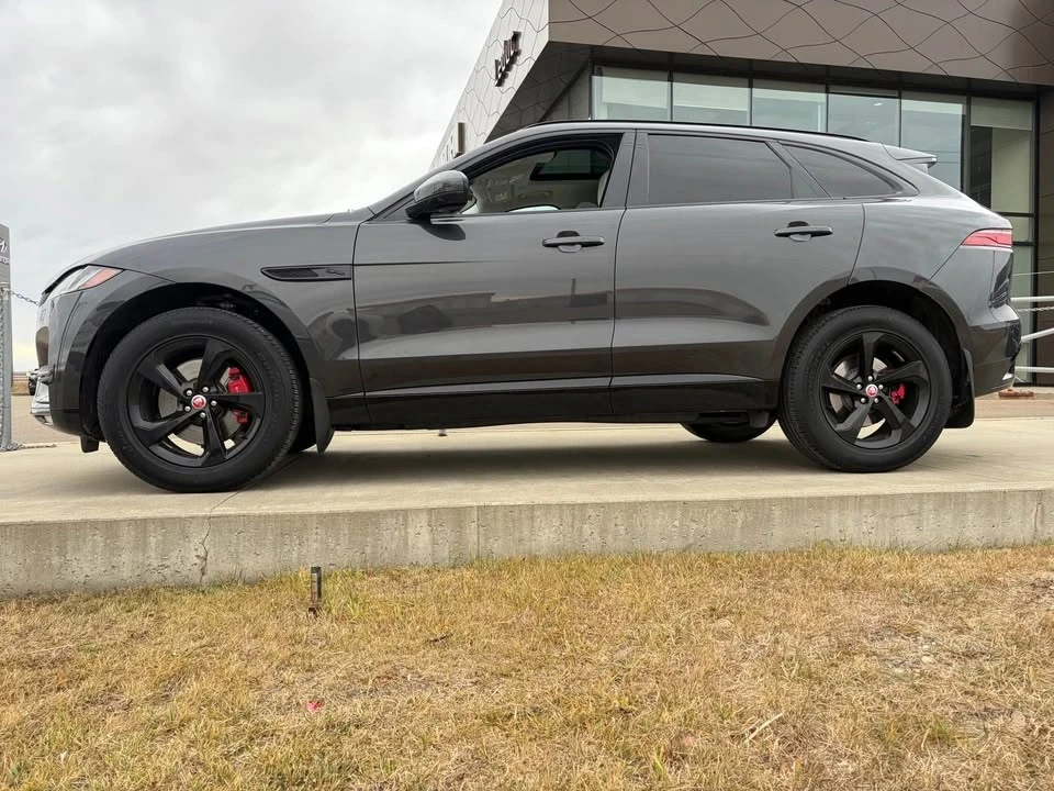 2022 Jaguar F-Pace - Image 4 of 13