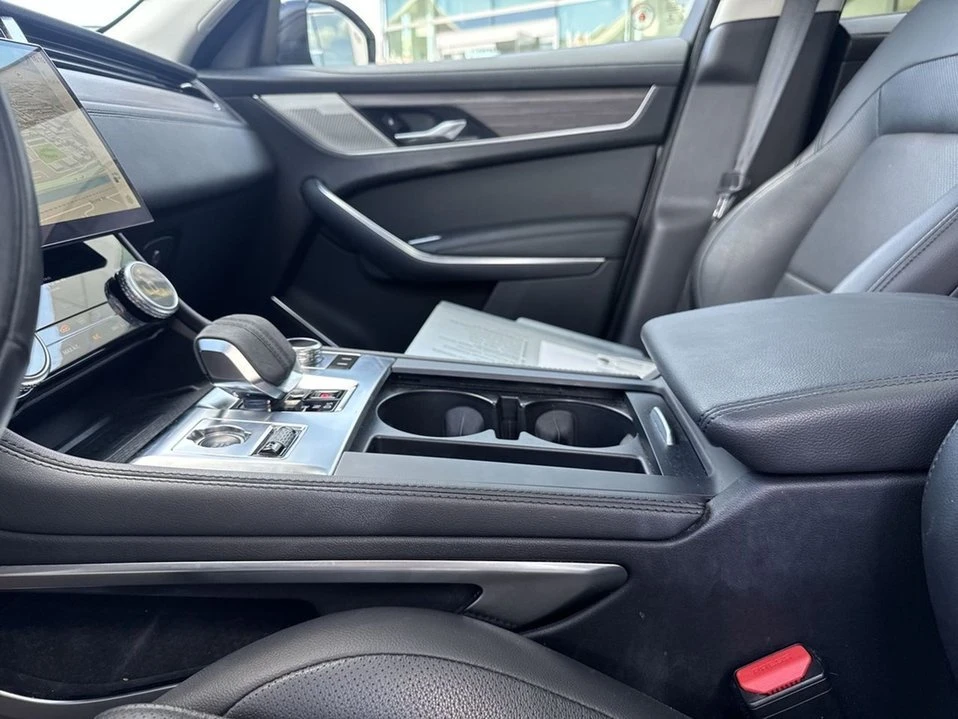 2022 Jaguar F-Pace - Image 11 of 13
