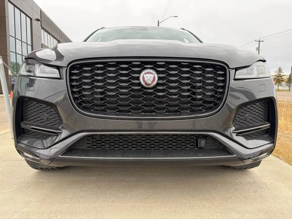 2022 Jaguar F-Pace - Image 2 of 13
