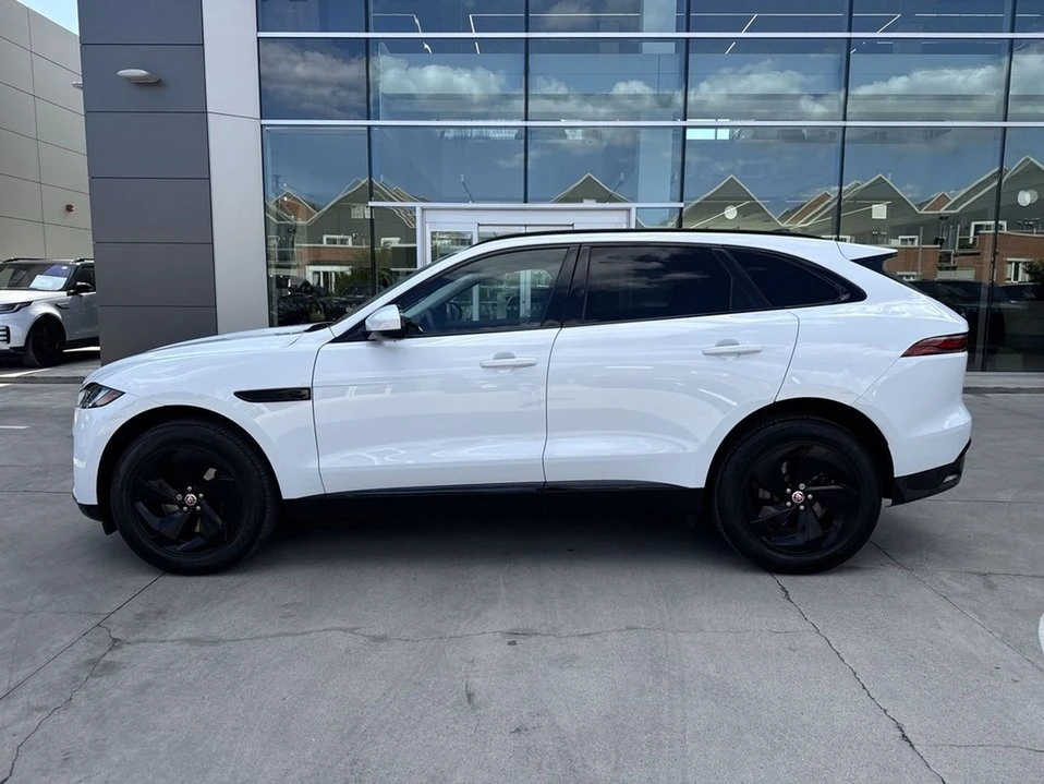 2022 Jaguar F-Pace - Image 2 of 13