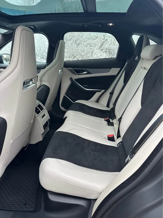 2022 Jaguar F-Pace - Image 10 of 13