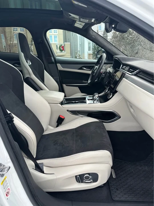 2022 Jaguar F-Pace - Image 9 of 13