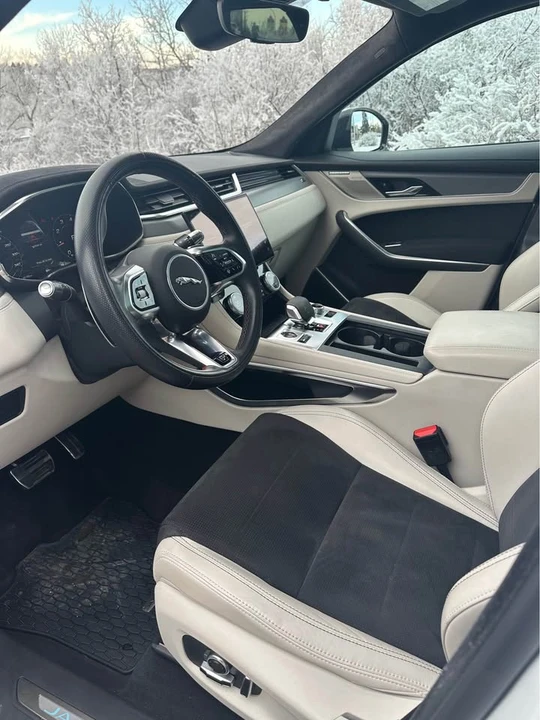 2022 Jaguar F-Pace - Image 7 of 13
