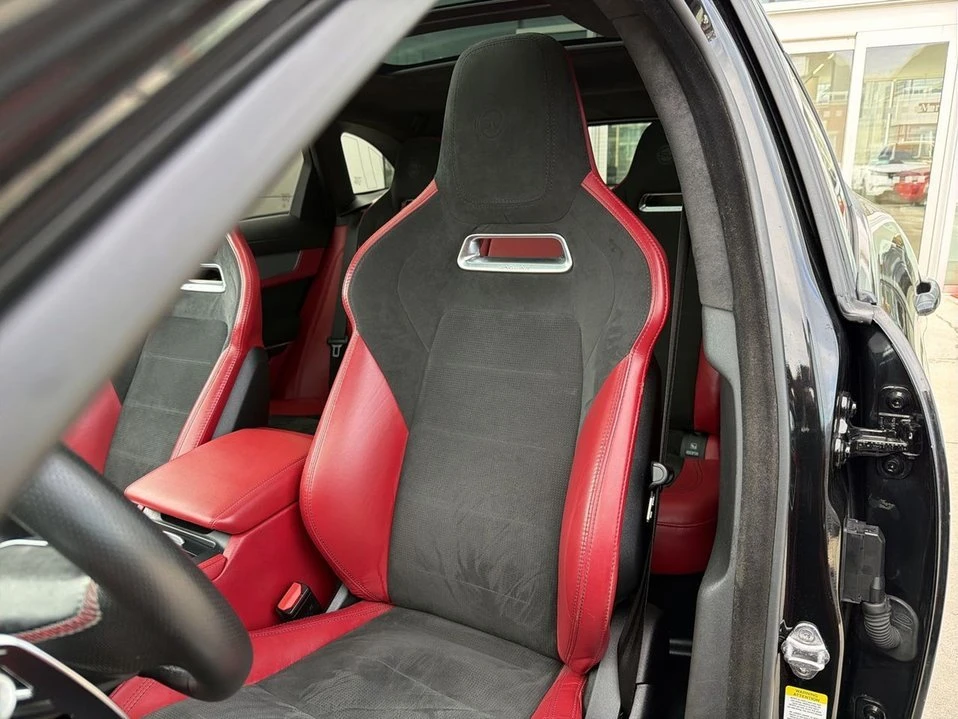 2022 Jaguar F-Pace - Image 5 of 18