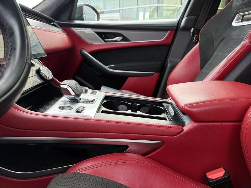 2022 Jaguar F-Pace - Image 15 of 18