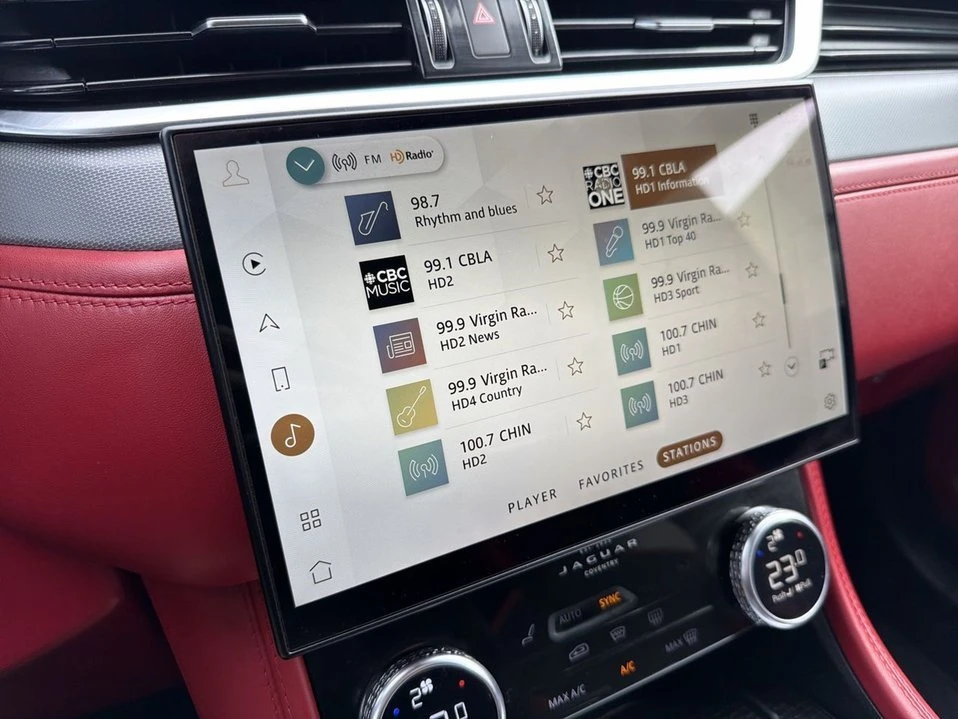 2022 Jaguar F-Pace - Image 10 of 18