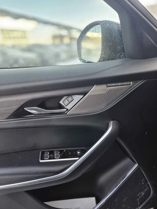 2022 Jaguar F-Pace - Image 10 of 18