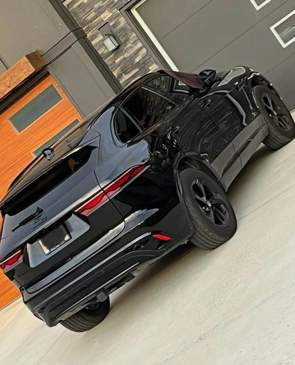2022 Jaguar F-Pace - Image 8 of 9