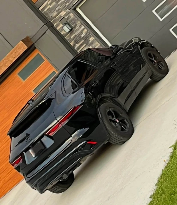 2022 Jaguar F-Pace - Image 7 of 9