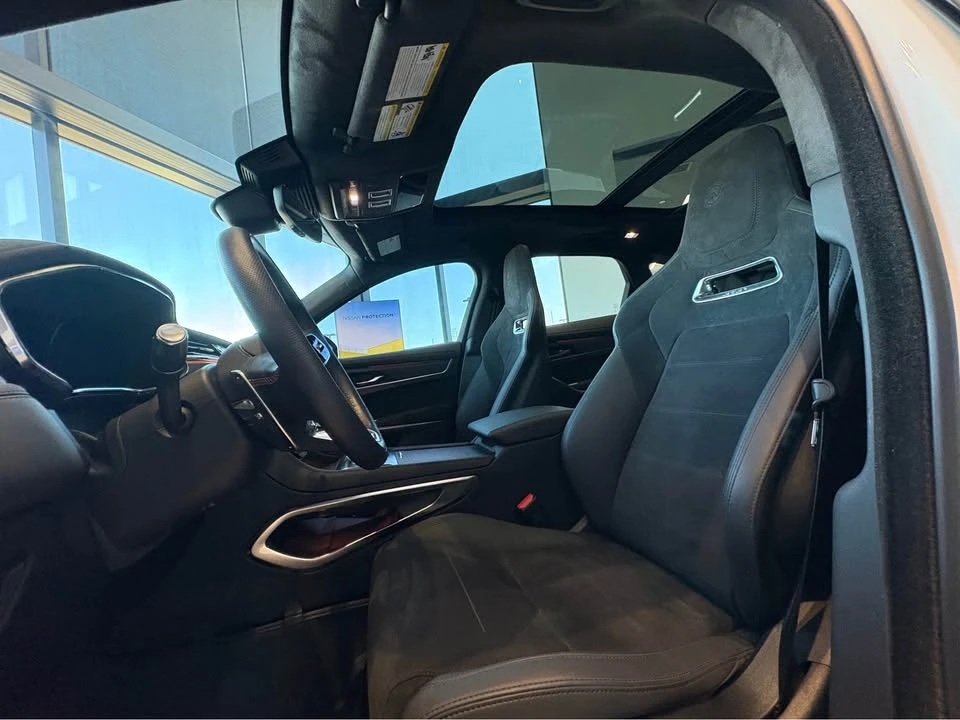 2022 Jaguar F-Pace - Image 8 of 11