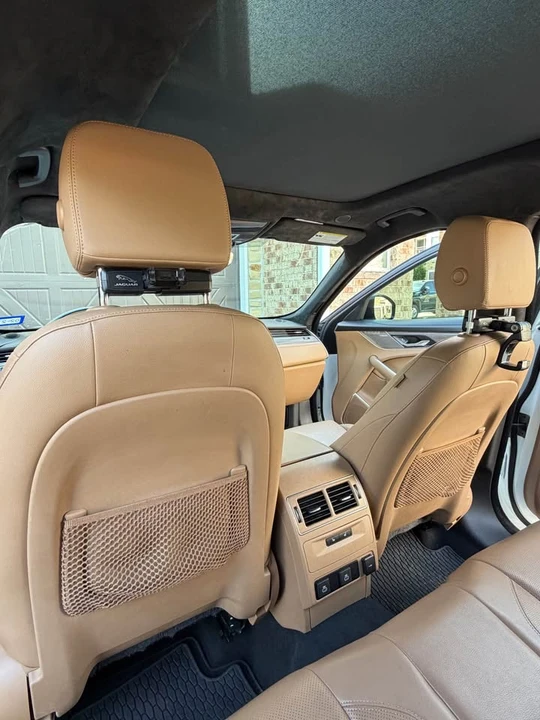 2022 Jaguar F-Pace - Image 5 of 8