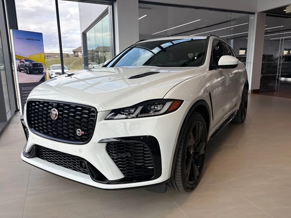 2022 Jaguar F-Pace - Image 2 of 11