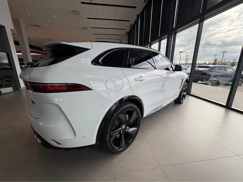 2022 Jaguar F-Pace - Image 5 of 11