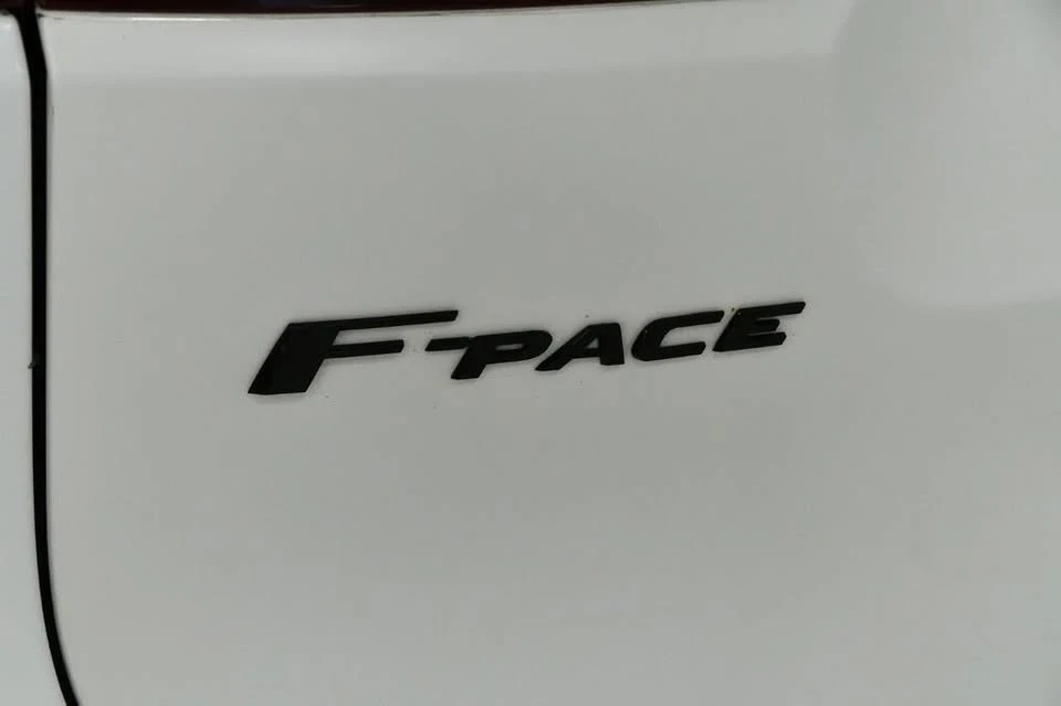 2022 Jaguar F-Pace - Image 9 of 19