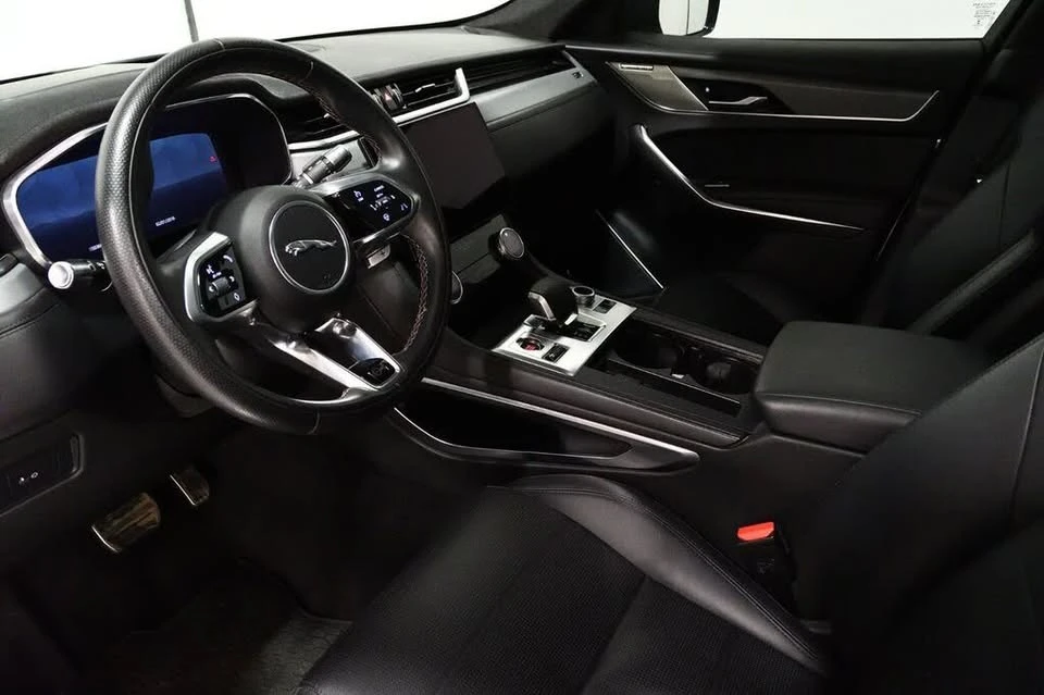 2022 Jaguar F-Pace - Image 2 of 19