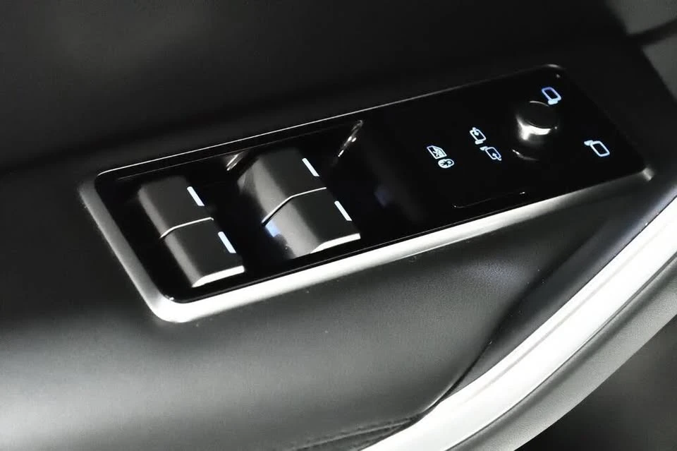 2022 Jaguar F-Pace - Image 13 of 19