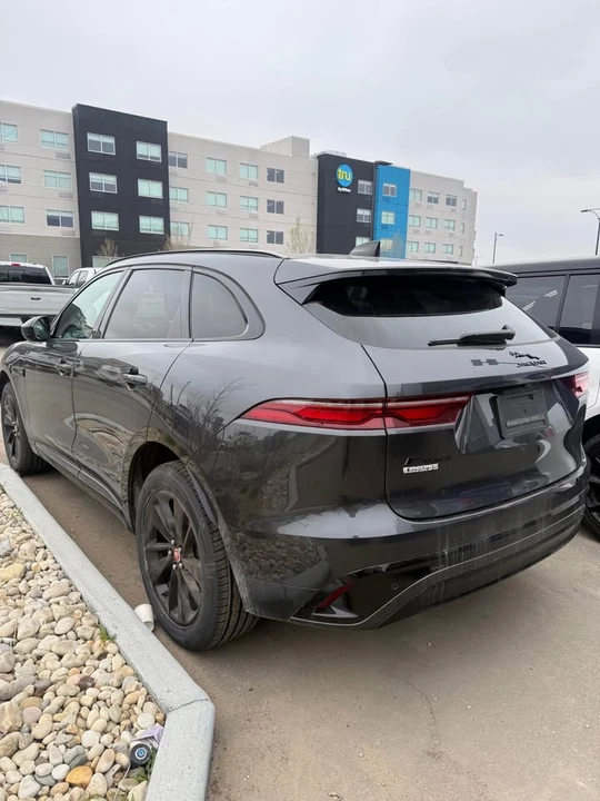 2022 Jaguar F-Pace - Image 4 of 6