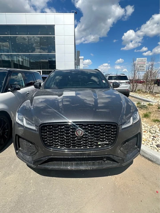 2022 Jaguar F-Pace - Image 2 of 7