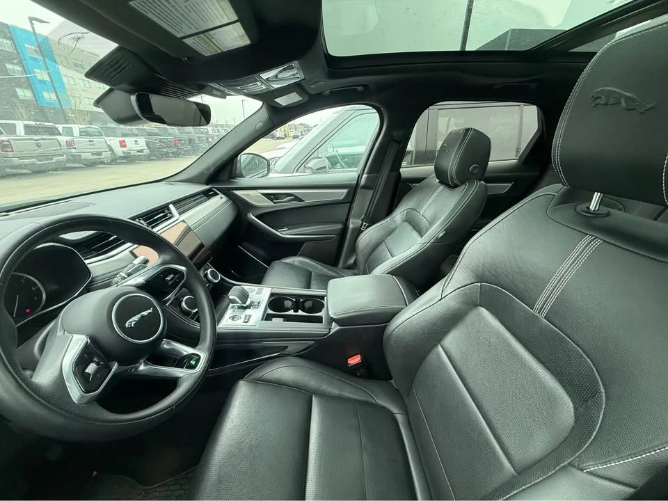 2022 Jaguar F-Pace - Image 5 of 6