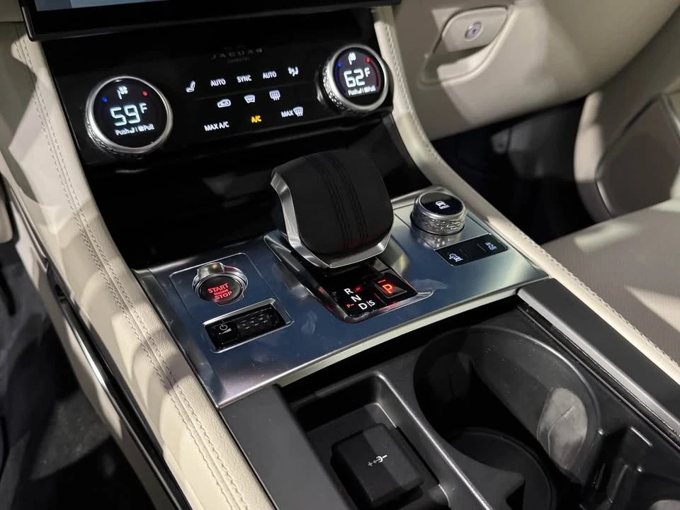 2022 Jaguar F-Pace - Image 9 of 13
